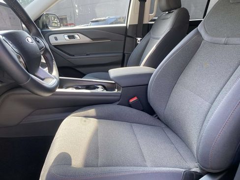 Used 2026 Ford Explorer Active AWD/4WD image 16