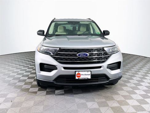 Used 2020 Ford Explorer XLT image 2