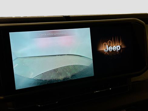 Used 2025 Jeep Wrangler Willys image 22