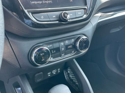 Used 2022 Chevrolet TrailBlazer LT w/ Convenience Package FWD image 17
