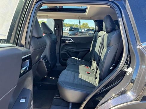 New 2025 Mitsubishi Outlander 4WD Plug-In Hybrid image 12