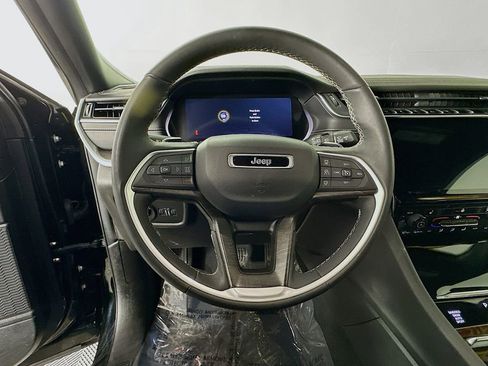 Certified 2024 Jeep Grand Cherokee Limited image 18