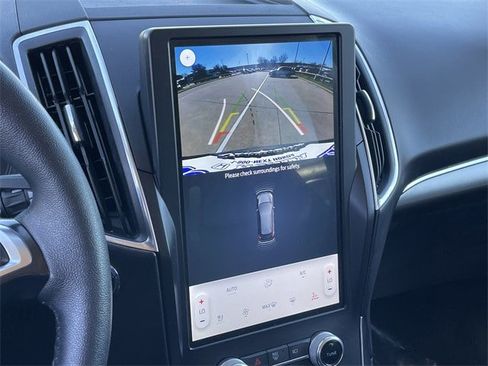 Used 2024 Ford Edge Titanium image 19