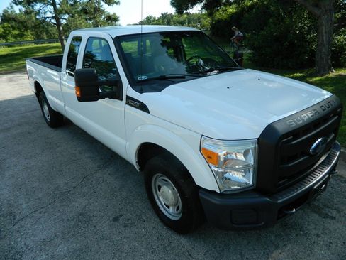 Used 2016 Ford F250 XL w/ Power Equipment Group RWD image 3