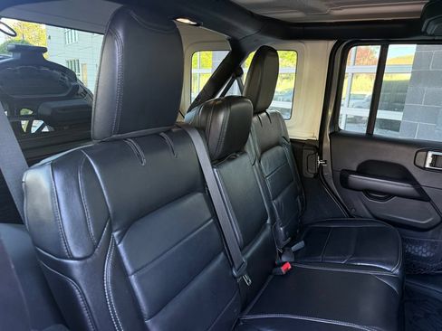 Used 2018 Jeep Wrangler Unlimited Sahara w/ Uconnect 4C Nav & Sound Group AWD/4WD image 41