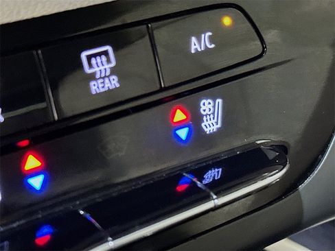 Used 2022 Buick Envision Avenir w/ Technology Package II image 20