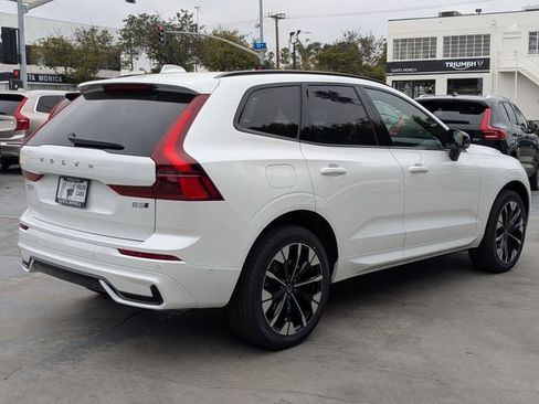 Used 2026 Volvo XC60 B5 Plus w/ Climate Package PRO AWD/4WD image 3