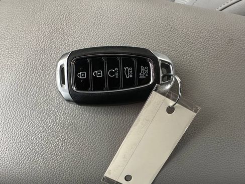 Used 2023 Hyundai Elantra Limited w/ Cargo Package FWD image 9