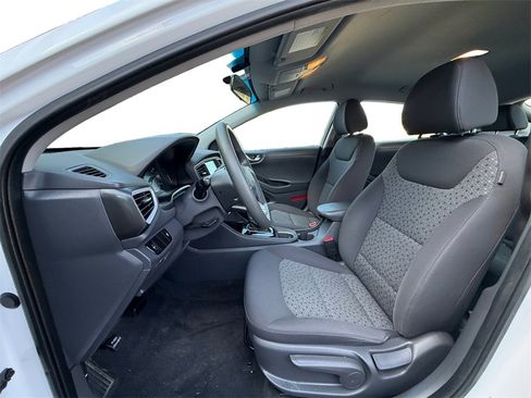 Used 2018 Hyundai Ioniq Blue image 30