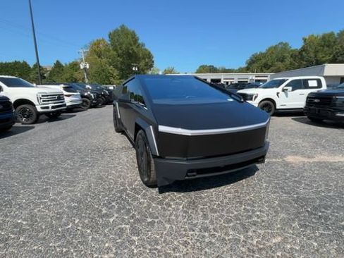 Used 2025 Tesla Cybertruck AWD Crew Cab image 5