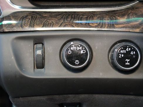 Used 2016 Cadillac Escalade Platinum image 22