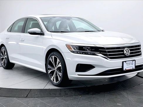 Used 2021 Volkswagen Passat 2.0T SE image 1