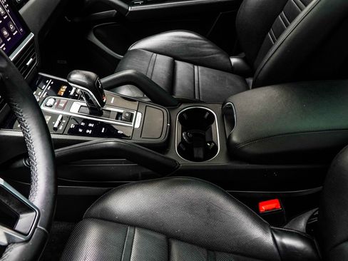 Used 2023 Porsche Cayenne Platinum Edition AWD/4WD image 20