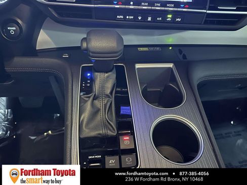 Used 2026 Toyota Sienna LE FWD image 28