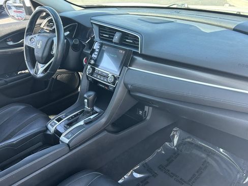 Used 2019 Honda Civic Touring image 16