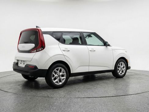 Used 2025 Kia Soul LX w/ LX Technology Package FWD image 9