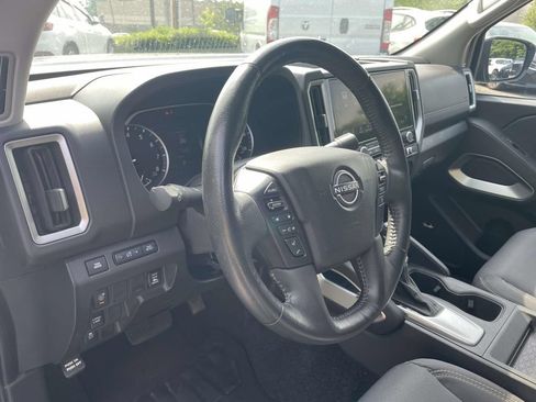 Used 2025 Nissan Frontier SV w/ SV Convenience Package RWD image 18