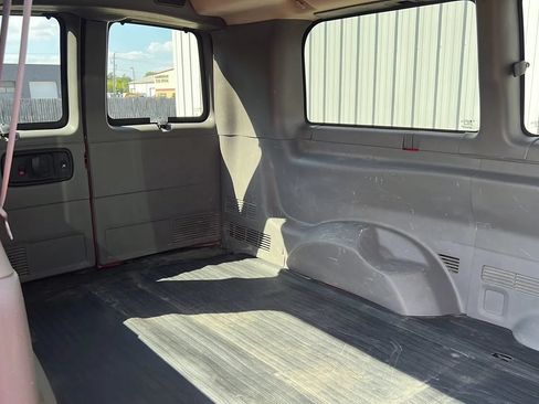 Used 2014 GMC Savana 2500 RWD image 15