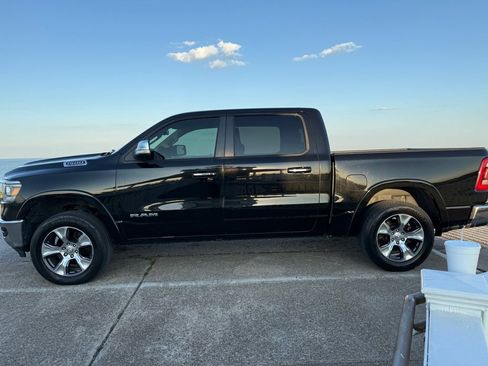 Used 2019 RAM 1500 Laramie AWD/4WD image 8