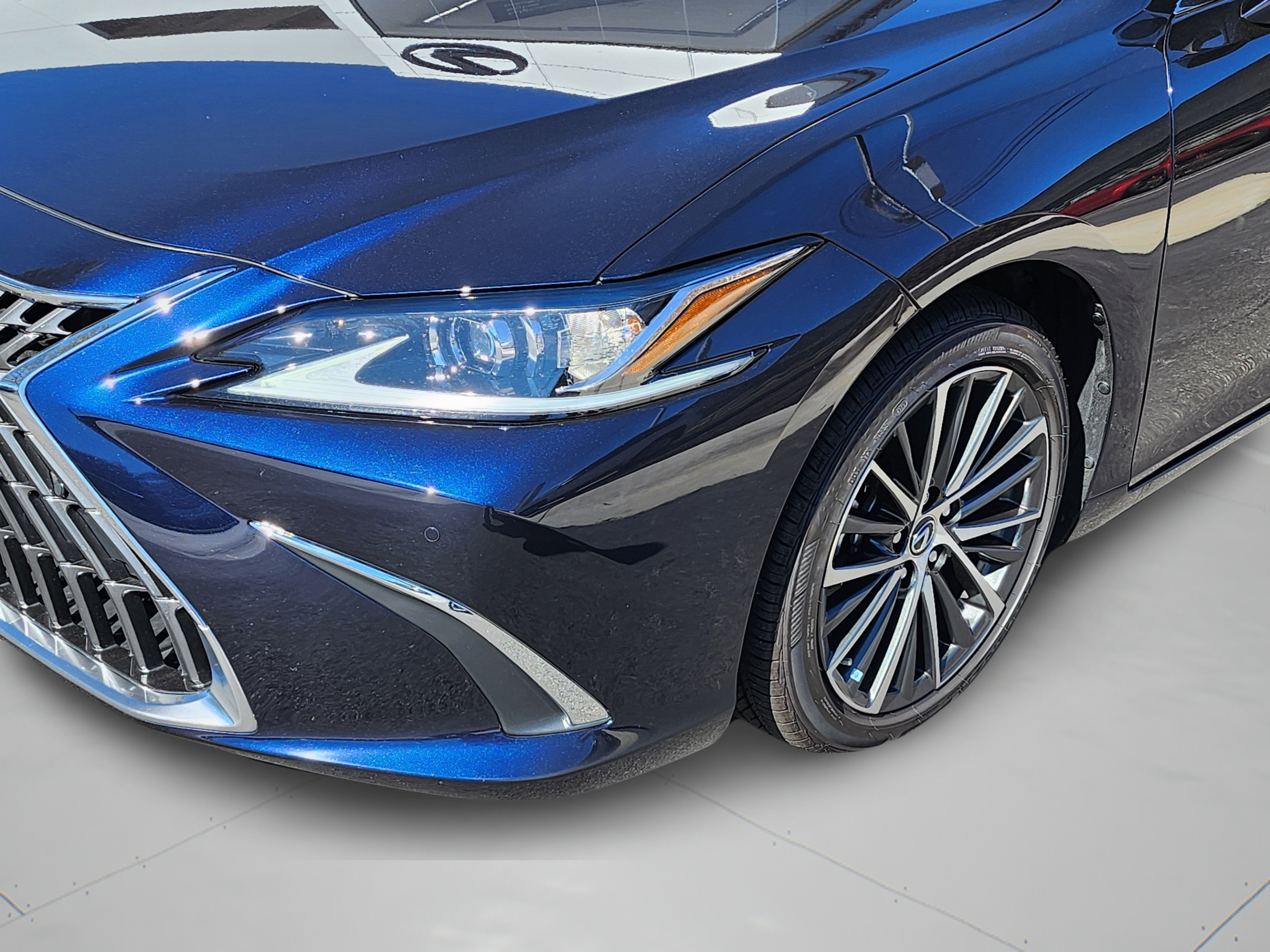 Certified 2025 Lexus ES 350 w/ Premium Package FWD image 31