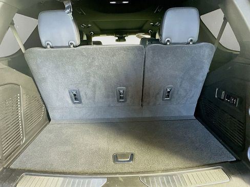Used 2023 Chevrolet Tahoe Premier AWD/4WD image 36