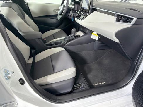 Used 2025 Toyota Corolla LE image 13