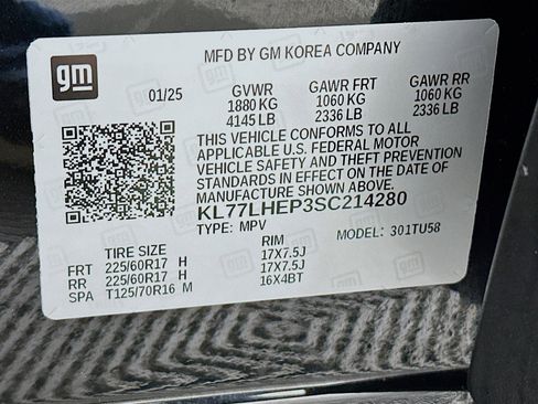 Used 2025 Chevrolet Trax LT FWD image 12