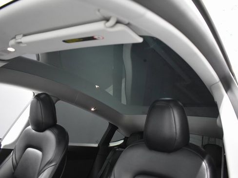 Used 2022 Tesla Model Y Performance image 17