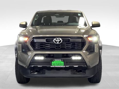 Certified 2025 Toyota Tacoma TRD Off-Road image 8