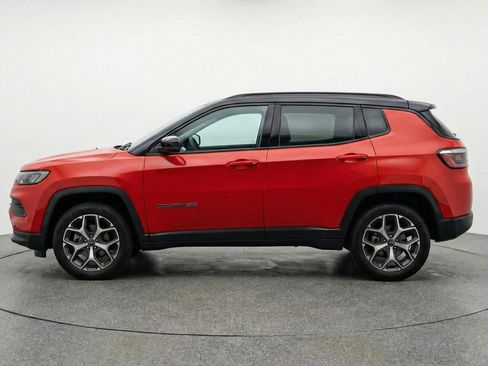 Used 2025 Jeep Compass Limited image 5