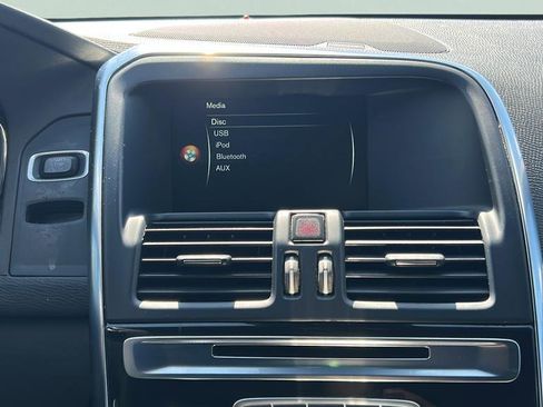 Used 2016 Volvo XC60 T6 Platinum image 27