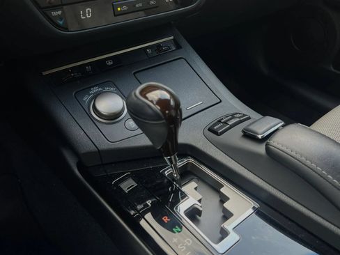 Used 2013 Lexus ES 350 w/ Luxury Pkg FWD image 36