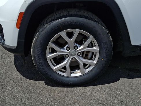 Used 2021 Jeep Grand Cherokee L Limited AWD/4WD image 9