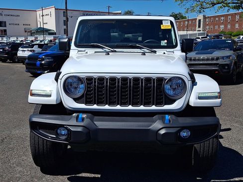 Used 2024 Jeep Wrangler Unlimited w/ Convenience Group AWD/4WD image 2
