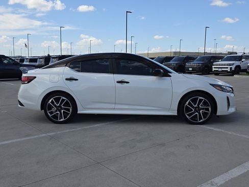 Used 2024 Nissan Sentra SR FWD image 5