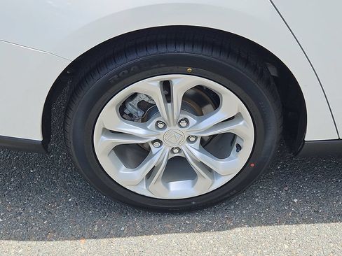 Certified 2023 Honda Accord LX image 9