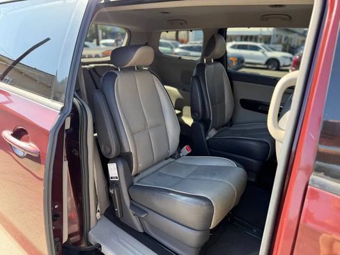 Used 2016 Kia Sedona SX FWD image 35