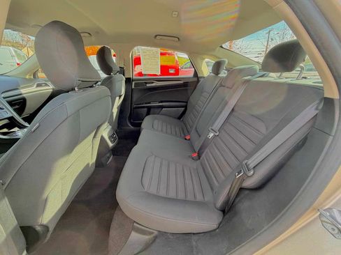 Used 2019 Ford Fusion SE image 17