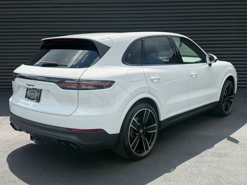 Certified 2023 Porsche Cayenne Platinum Edition AWD/4WD image 9