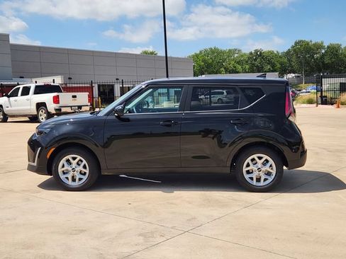 Certified 2025 Kia Soul LX w/ LX Technology Package FWD image 4