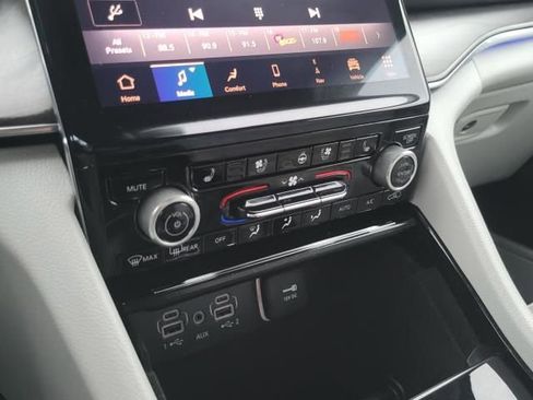 Used 2022 Jeep Grand Cherokee Overland image 32