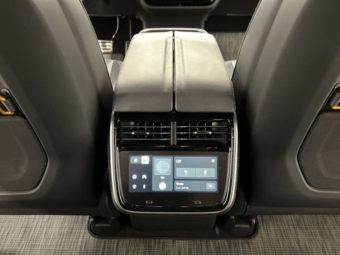 Used 2024 Rivian R1S Adventure image 30