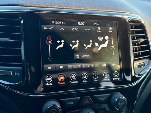 Used 2021 Jeep Grand Cherokee Laredo X image 19