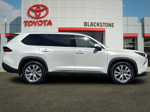 Certified 2026 Toyota Grand Highlander AWD image 2