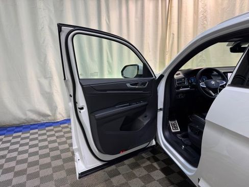 New 2026 Volkswagen Atlas Cross Sport SEL Premium R-Line image 11