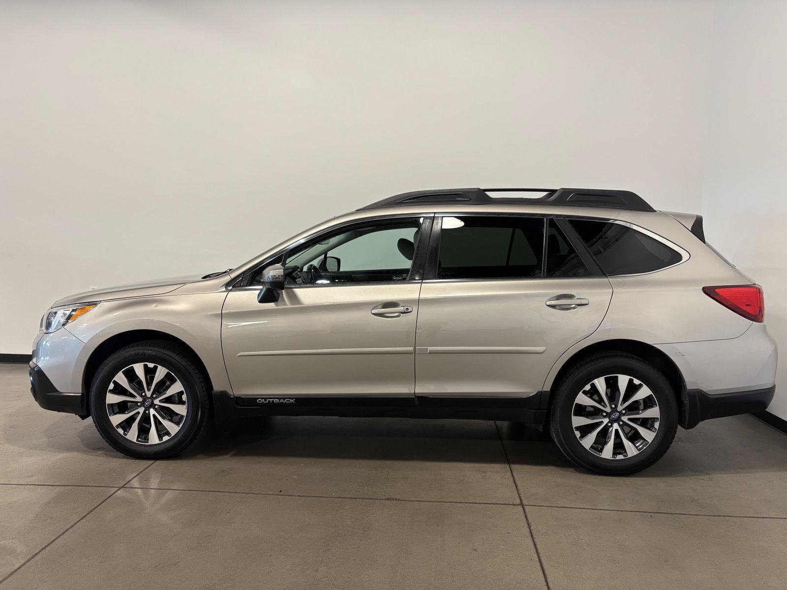 Used 2017 Subaru Outback 2.5i Limited AWD/4WD image 7
