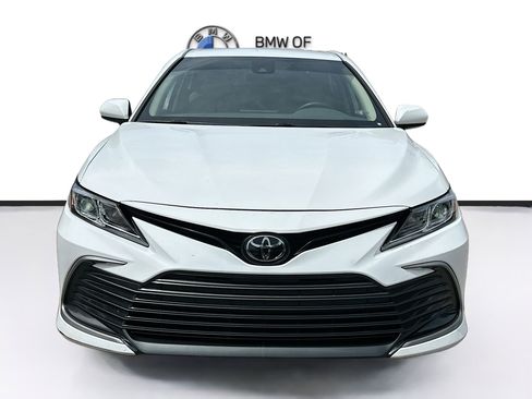 Used 2022 Toyota Camry LE image 2