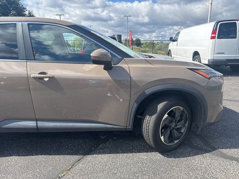 Used 2024 Nissan Rogue SV image 12