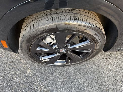 Used 2023 Buick Envision Essence w/ Sport Touring Package image 12