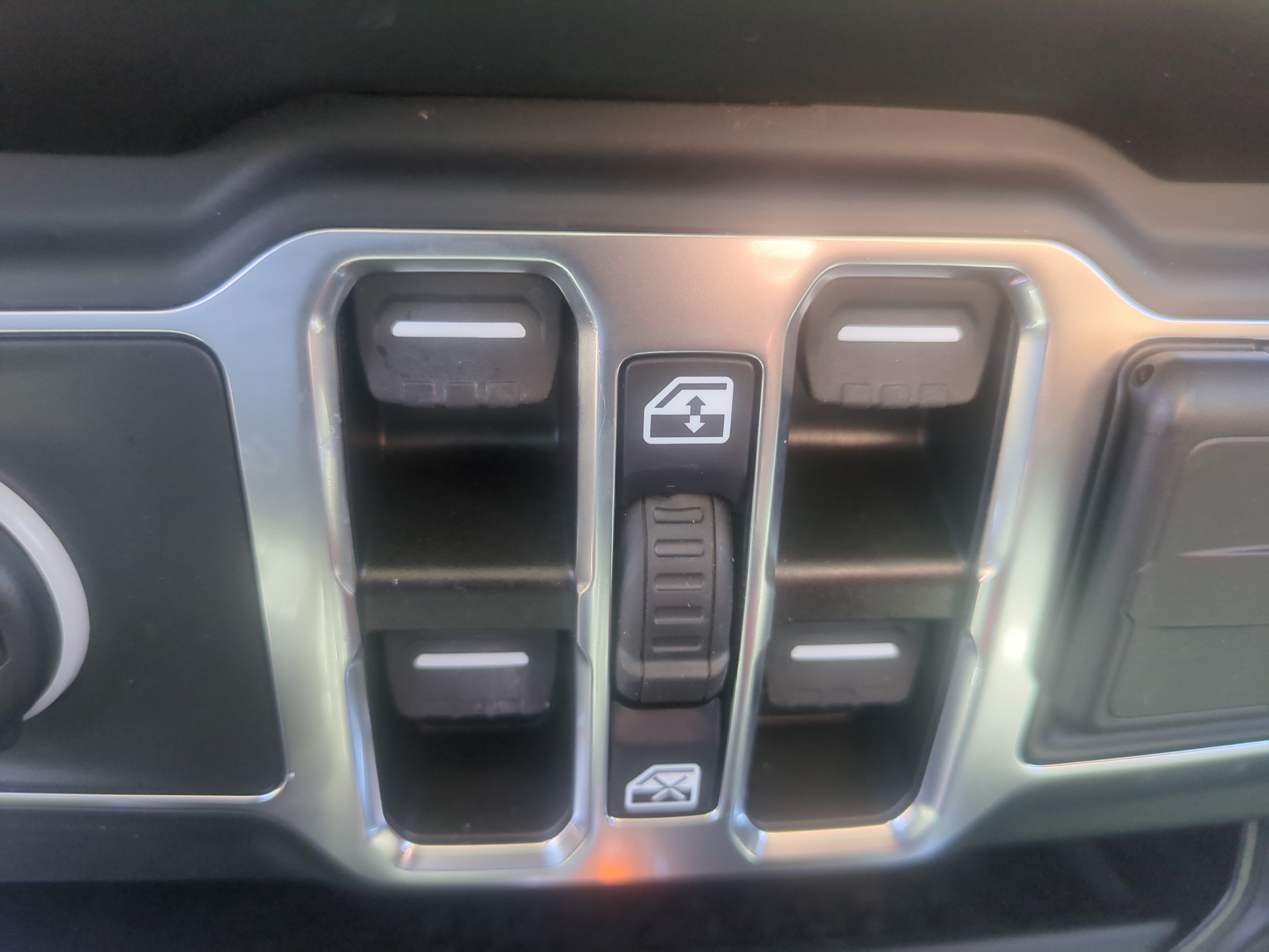 Used 2023 Jeep Wrangler Unlimited Sahara w/ Cold Weather Group AWD/4WD image 25
